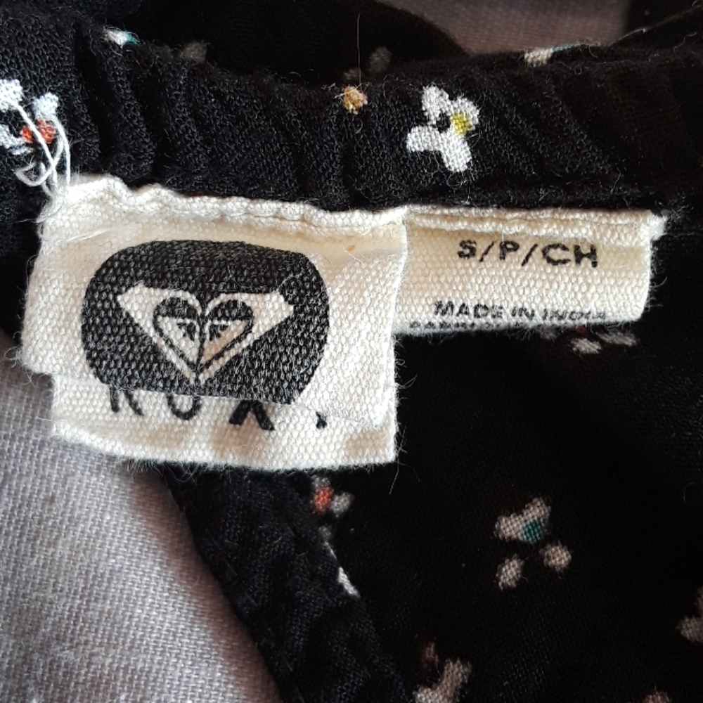3/$40! Roxy rayon Romper - Picture 6 of 6